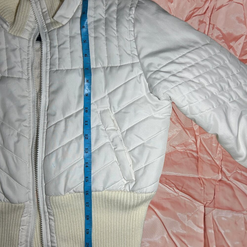 Hooded White Cropped Puffer Jacket with Faux Fur Trim - Picture 4 of 9